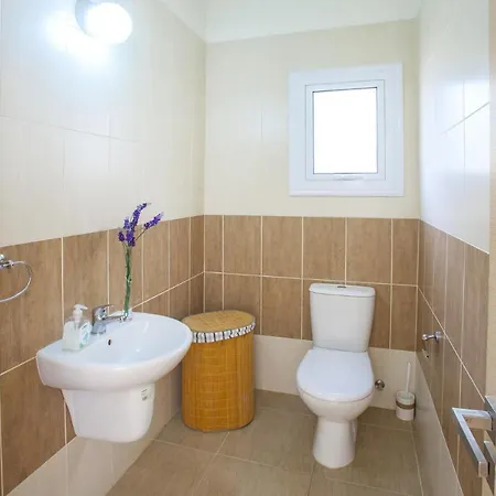 The Secret To Enjoying Your 5 Star Close To Fig Tree Bay, 1476 Villa